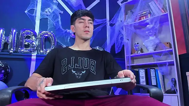 etham wolf  online show from 27, 10, 2025