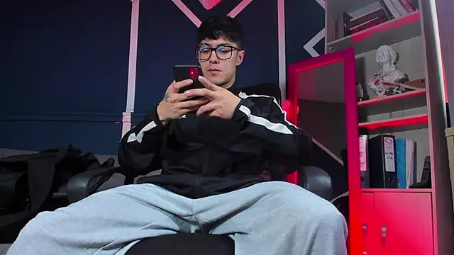 etham wolf  online show from 24, 11, 2025