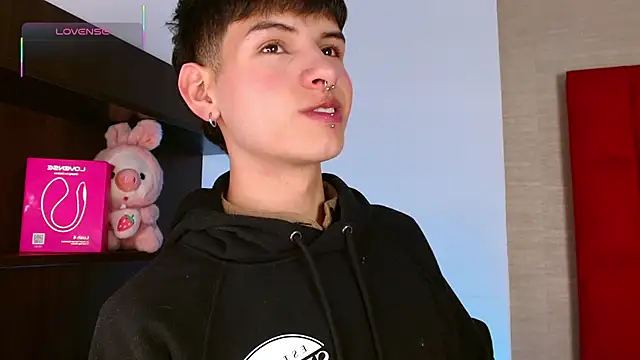 Ezra Storm online show from 4, 12, 2025