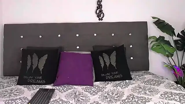 aleja spearsx online show from 10, 11, 2025