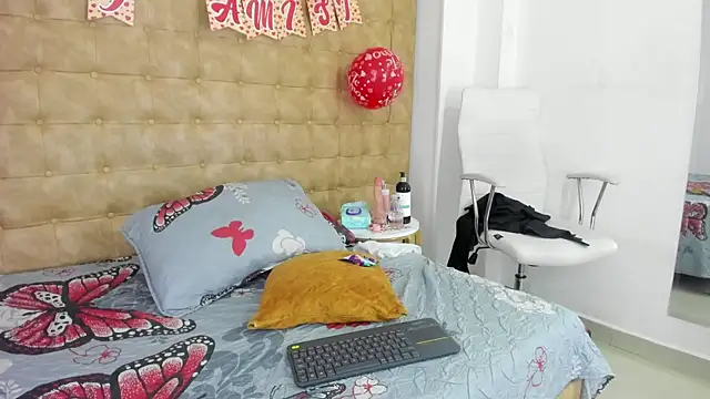 MiiaSmith   online show from 20, 9, 2025