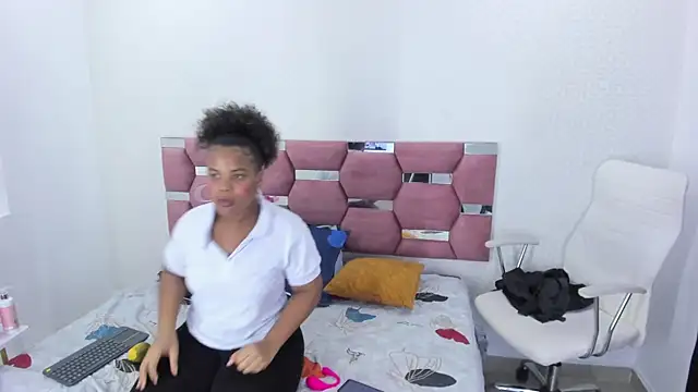 MiiaSmith   online show from 24, 11, 2025