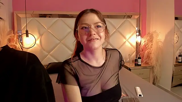 Daphne And Roger online show from 3, 10, 2025