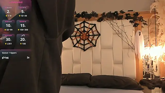 Daphne And Roger online show from 22, 10, 2025