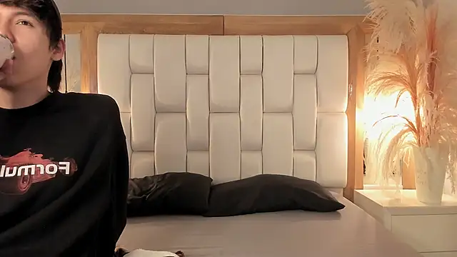 Daphne And Roger online show from 16, 9, 2025