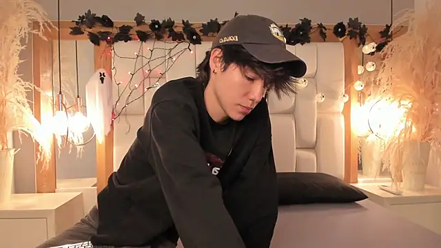 Daphne And Roger online show from 8, 10, 2025