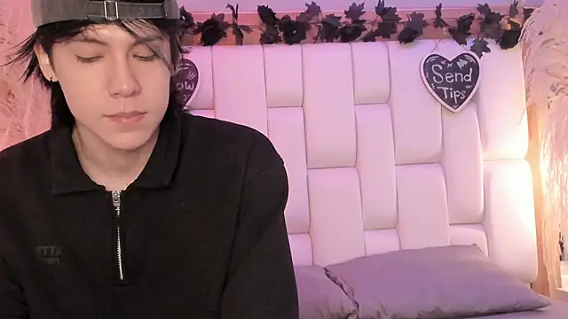 Daphne And Roger online show from 13, 4, 2026