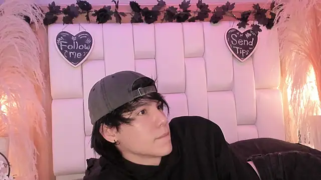 Daphne And Roger online show from 15, 4, 2026