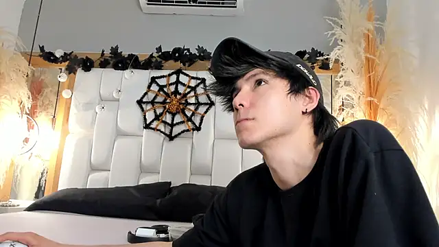 Daphne And Roger online show from 17, 10, 2025