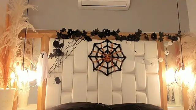 Daphne And Roger online show from 30, 10, 2025