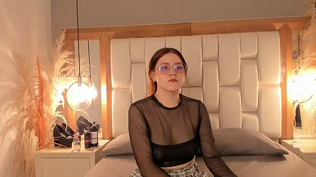 Daphne And Roger online show from 9, 9, 2025