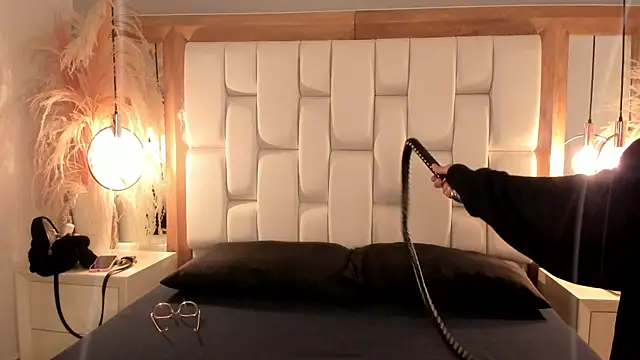 Daphne And Roger online show from 20, 9, 2025