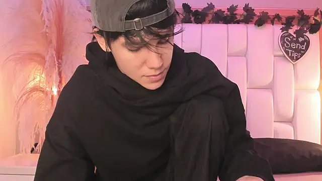 Daphne And Roger online show from 4, 4, 2026