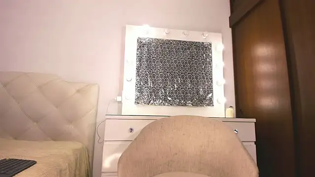 Snapshot of lina_quinn chatting on 18, 9, 2025 lina quinn online show from 18, 9, 2025