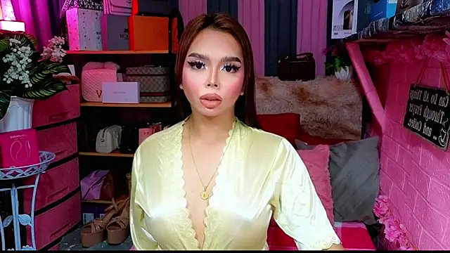 MoniqueCeleste online show from 15, 11, 2025