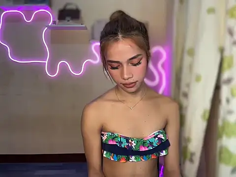 Lovelynikki03 online show from 23, 9, 2025