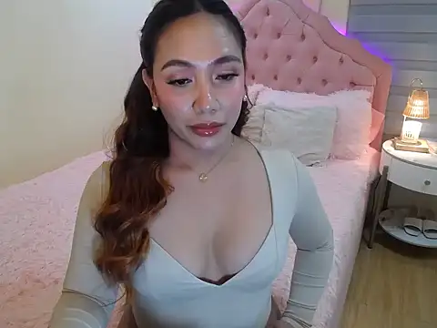 ur seductivelaura online show from 4, 12, 2025