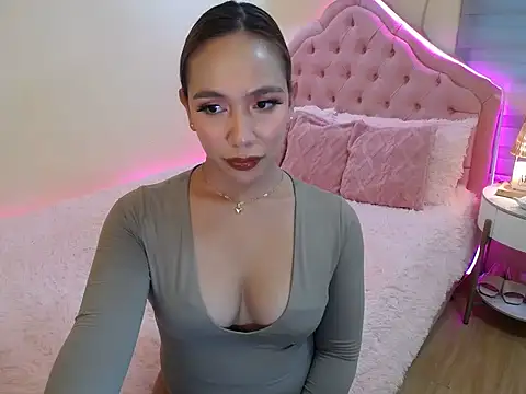 ur seductivelaura online show from 23, 4, 2026