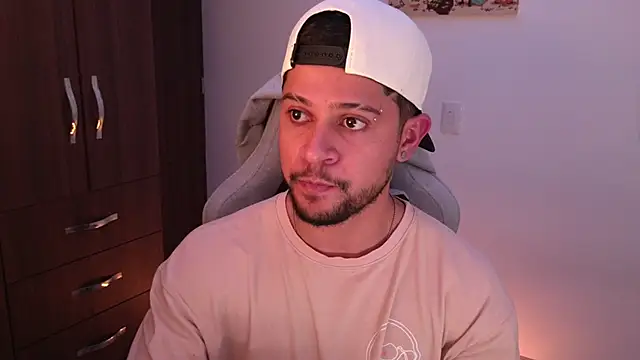 Snapshot of domsantiago_ chatting on 3, 3, 2026 domsantiago online show from 3, 3, 2026