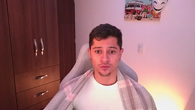 Snapshot of domsantiago_ chatting on 6, 11, 2025 domsantiago online show from 6, 11, 2025