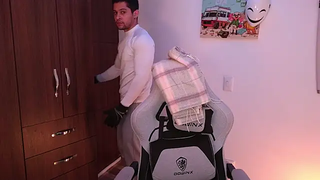 Snapshot of domsantiago_ chatting on 23, 11, 2025 domsantiago online show from 23, 11, 2025