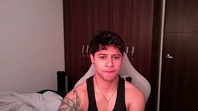 Snapshot of domsantiago_ chatting on 2, 10, 2025 domsantiago online show from 2, 10, 2025