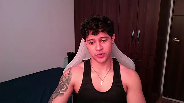 Snapshot of domsantiago_ chatting on 6, 10, 2025 domsantiago online show from 6, 10, 2025