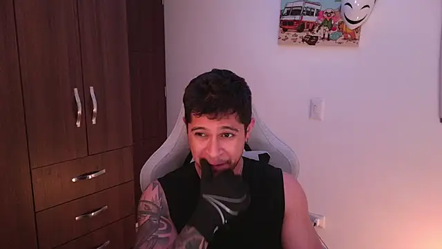 Snapshot of domsantiago_ chatting on 21, 11, 2025 domsantiago online show from 21, 11, 2025