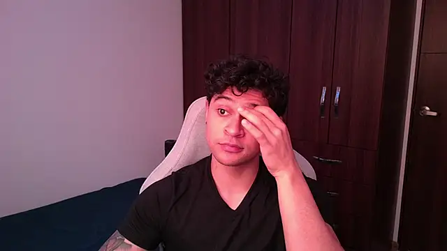 Snapshot of domsantiago_ chatting on 9, 10, 2025 domsantiago online show from 9, 10, 2025