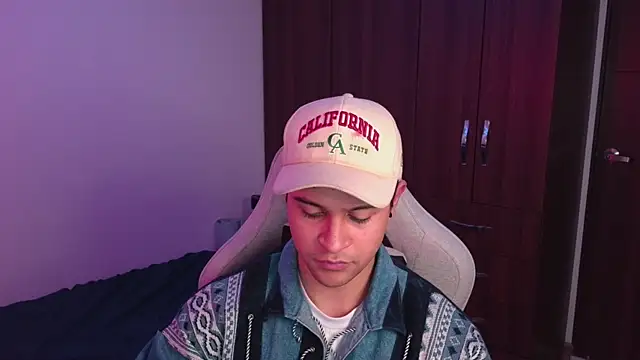 Snapshot of domsantiago_ chatting on 14, 10, 2025 domsantiago online show from 14, 10, 2025