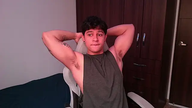 Snapshot of domsantiago_ chatting on 4, 10, 2025 domsantiago online show from 4, 10, 2025