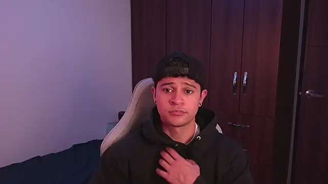 Snapshot of domsantiago_ chatting on 11, 10, 2025 domsantiago online show from 11, 10, 2025