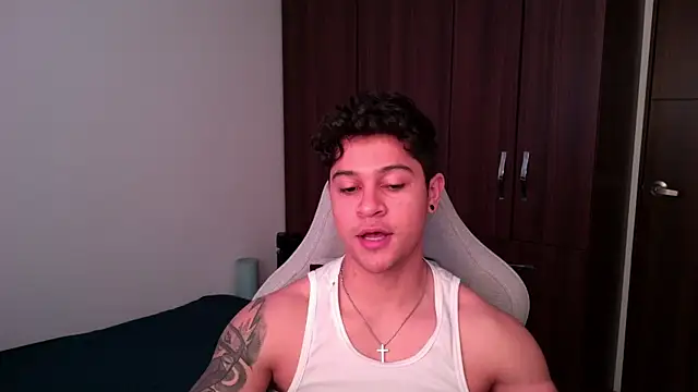 Snapshot of domsantiago_ chatting on 13, 10, 2025 domsantiago online show from 13, 10, 2025