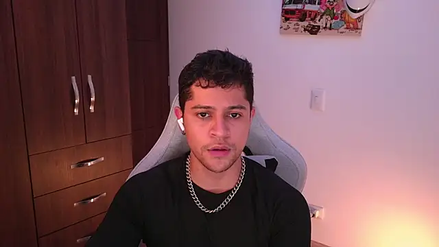 Snapshot of domsantiago_ chatting on 13, 11, 2025 domsantiago online show from 13, 11, 2025