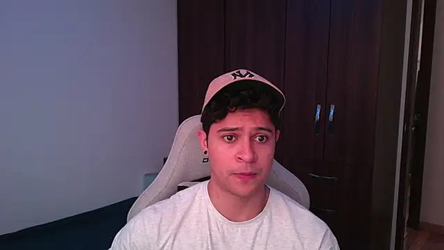 Snapshot of domsantiago_ chatting on 11, 10, 2025 domsantiago online show from 11, 10, 2025