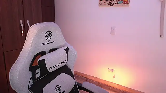 Snapshot of domsantiago_ chatting on 3, 2, 2026 domsantiago online show from 3, 2, 2026