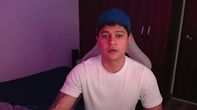 Snapshot of domsantiago_ chatting on 4, 10, 2025 domsantiago online show from 4, 10, 2025