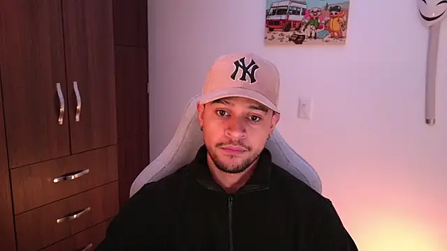 Snapshot of domsantiago_ chatting on 21, 12, 2025 domsantiago online show from 21, 12, 2025