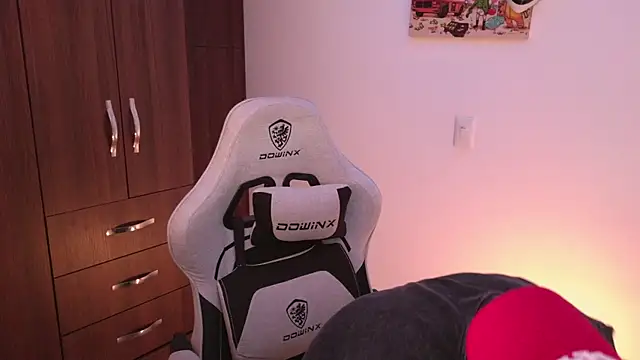 Snapshot of domsantiago_ chatting on 7, 11, 2025 domsantiago online show from 7, 11, 2025