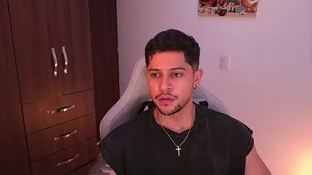 Snapshot of domsantiago_ chatting on 5, 12, 2025 domsantiago online show from 5, 12, 2025