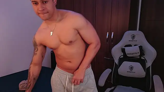 Snapshot of domsantiago_ chatting on 23, 9, 2025 domsantiago online show from 23, 9, 2025