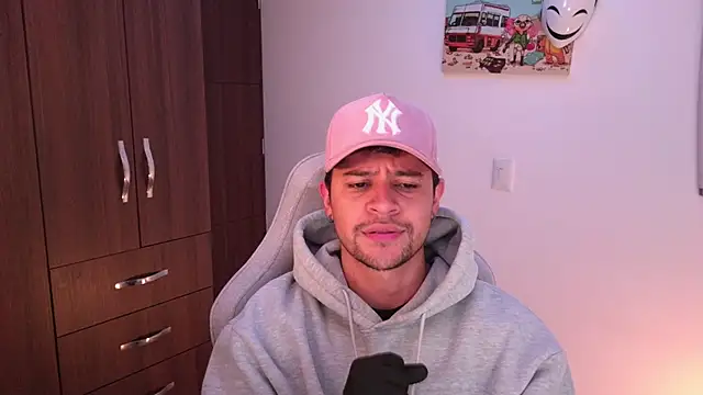 Snapshot of domsantiago_ chatting on 22, 11, 2025 domsantiago online show from 22, 11, 2025