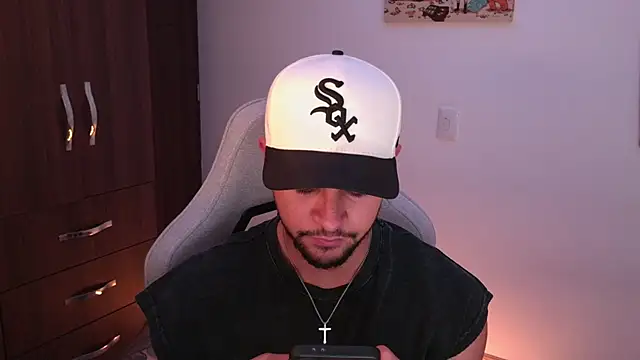 Snapshot of domsantiago_ chatting on 2, 3, 2026 domsantiago online show from 2, 3, 2026