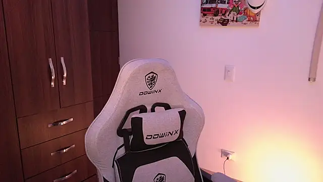 Snapshot of domsantiago_ chatting on 19, 10, 2025 domsantiago online show from 19, 10, 2025