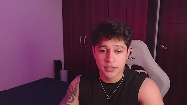 Snapshot of domsantiago_ chatting on 1, 10, 2025 domsantiago online show from 1, 10, 2025