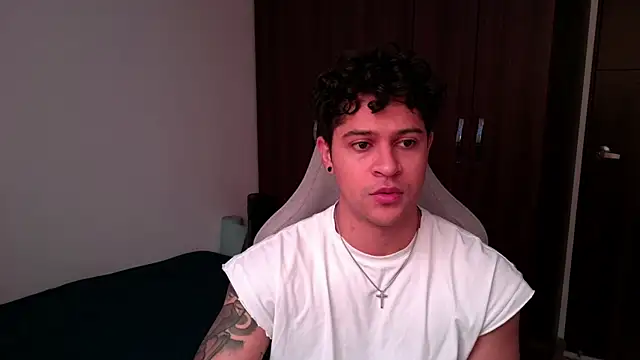 Snapshot of domsantiago_ chatting on 7, 10, 2025 domsantiago online show from 7, 10, 2025