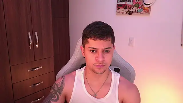 Snapshot of domsantiago_ chatting on 28, 10, 2025 domsantiago online show from 28, 10, 2025