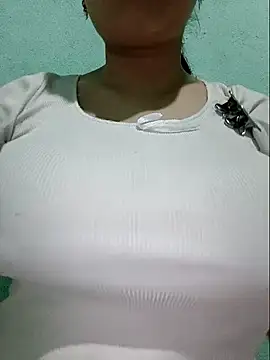 Snapshot of Shiny_Babe chatting on 4, 5, 2026 Shiny Babe online show from 4, 5, 2026