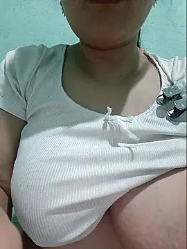 Snapshot of Shiny_Babe chatting on 27, 5, 2026 Shiny Babe online show from 27, 5, 2026