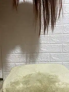 Shiny Babe online show from 6, 10, 2025